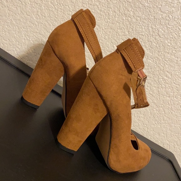 Pumps - Picture 4 of 6